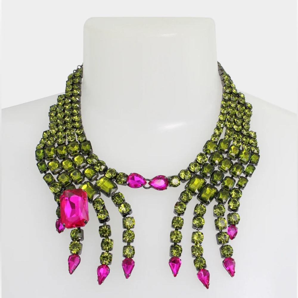 NWT ⚜️💖⚜️ BETSEY JOHNSON RICH WITCH BIB NECKLACE IN GREEN - Picture 4 of 10